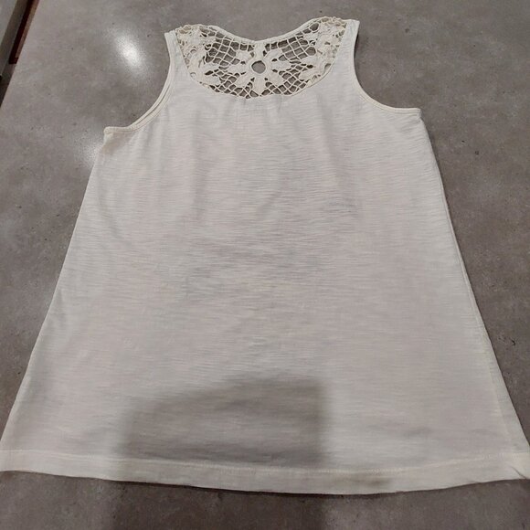 DENVER HAYES Women's Floral/Sequins Crochet Back Yoke Sleeveless Top - Sze Large - Picture 4 of 7